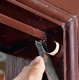 Slik retter du opp en skjev dør Slik retter du opp en skjev dør